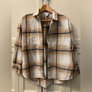 Plaid Old Navy medium petite boyfriend flannel button down long sleeve shirt